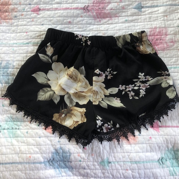 Flower shorts - Picture 2 of 3